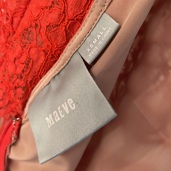 Gorgeous Maeve coral peplum lace top xs - Picture 3 of 3